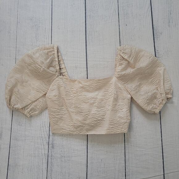 ASTR‎ The Label Women’s Size M Tassia Jacquard Puff Sleeve Crop Top - Picture 3 of 8